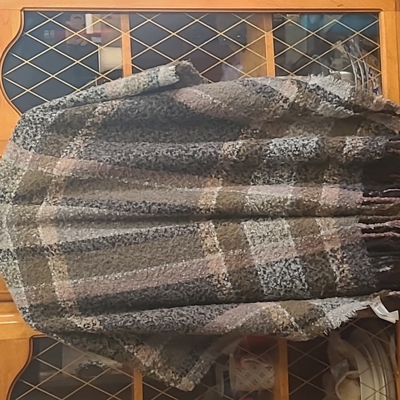 Plaid Poncho - Picture 6 of 6